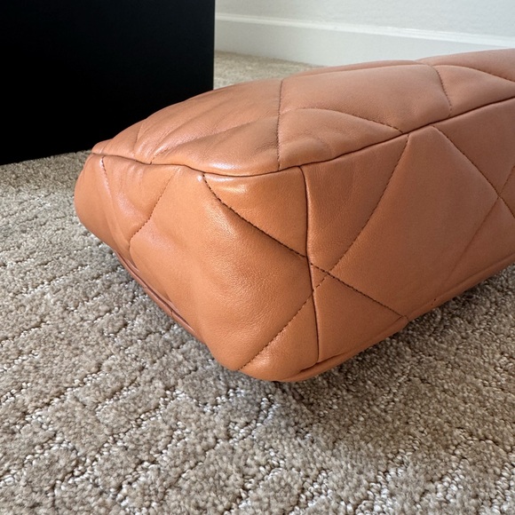 Chanel 19 21P Caramel Quilted Lambskin Shoulder Bag - Picture 5 of 8